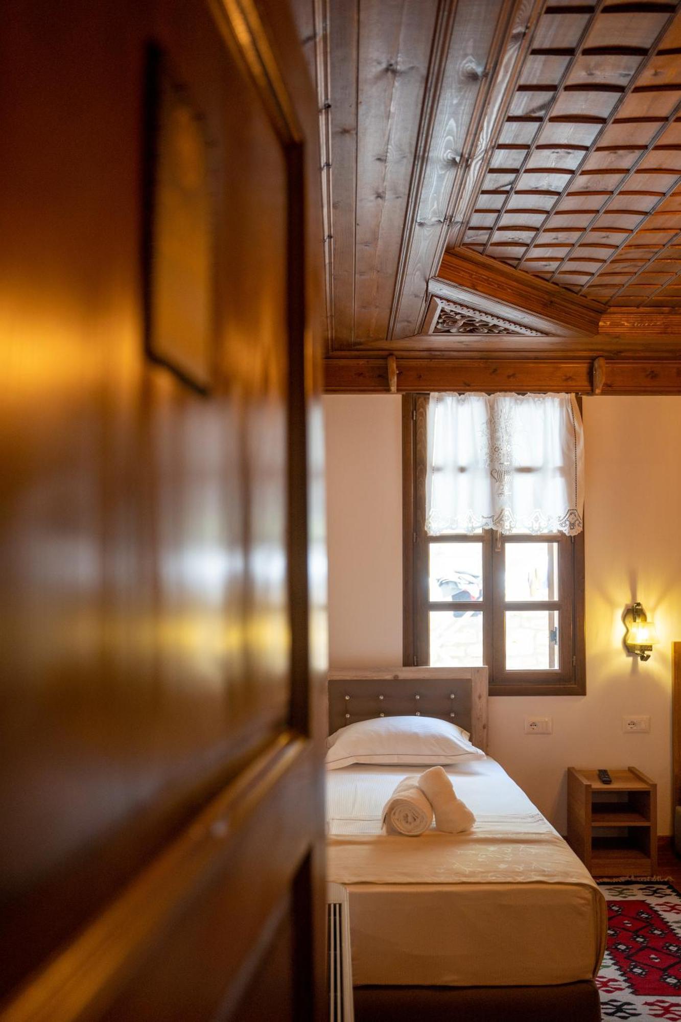 Hotel Kapllani Berati Quarto foto